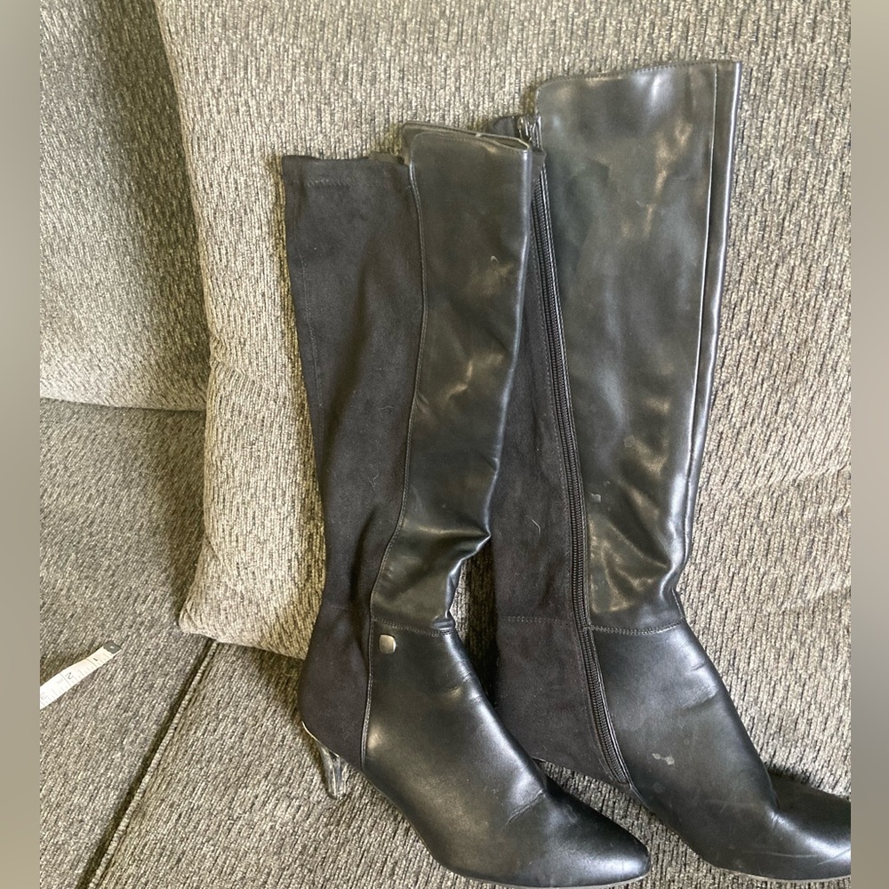 Black zipper boots with heel